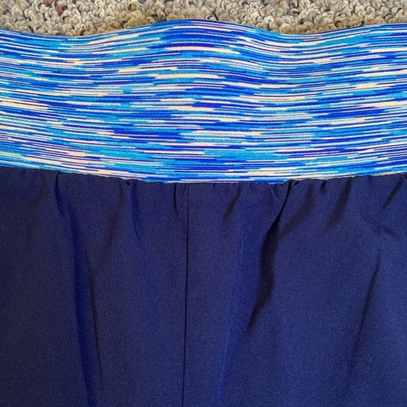 Tek Gear Multi Purpose Mid Rise Shorts Blue Multi Color Exercise Workout L NWT - Picture 3 of 7